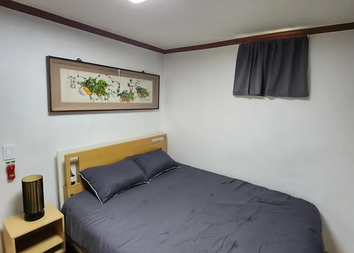 Traditional Fully Furnished 2bdrm In